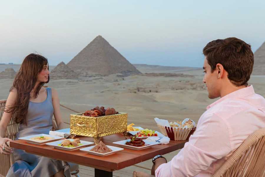 Half Day Tour to Giza Pyramids & Sphinx with Lunch at 9 Pyramids Lounge