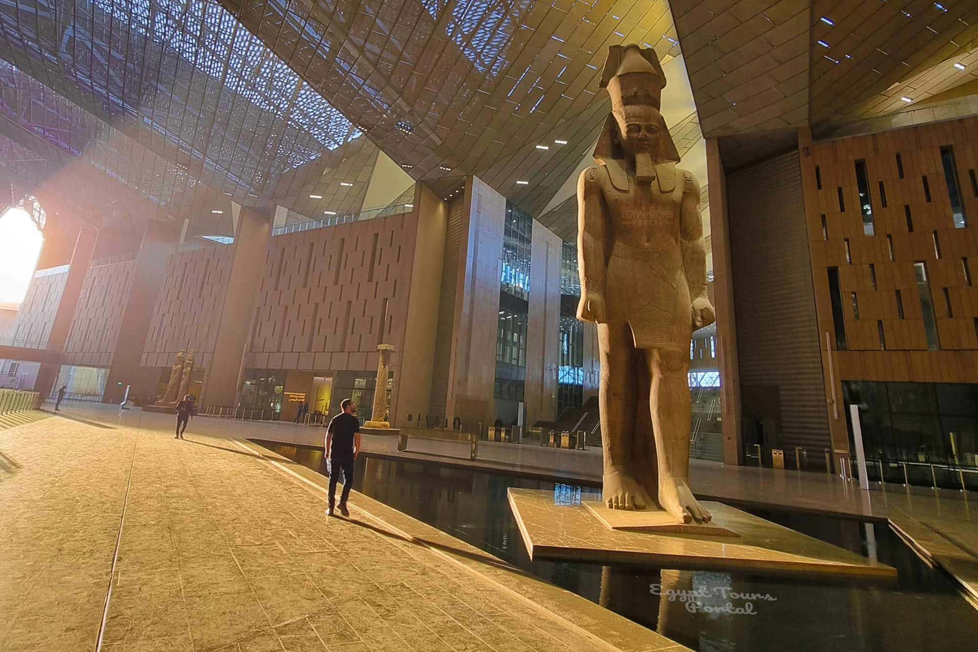 Private Day Trip Visiting Giza Pyramids and the GEM Museum