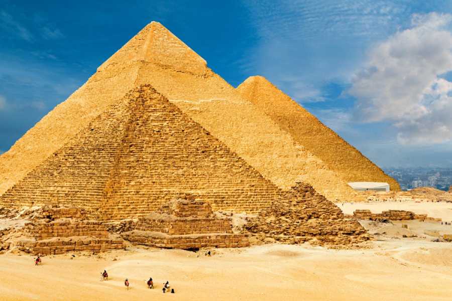 Cairo top tours to Giza Pyramids Egyptian Museum and Bazaar