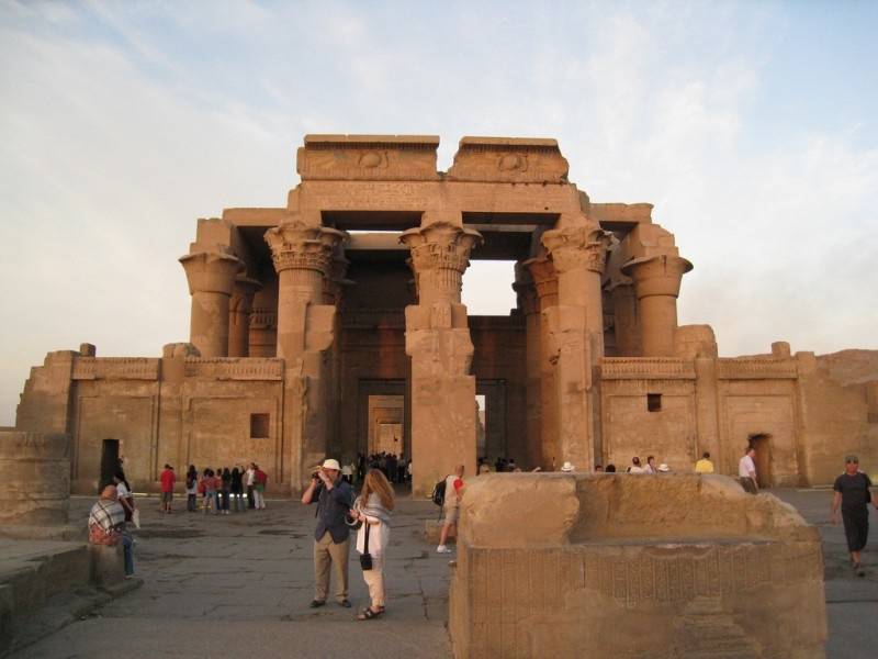 Private Day Tour from Aswan to Luxor via Kom Ombo & Edfu